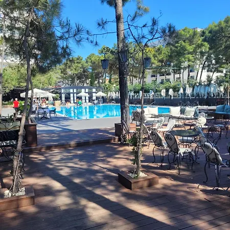 Orange Apartament Golem (Tirana)
