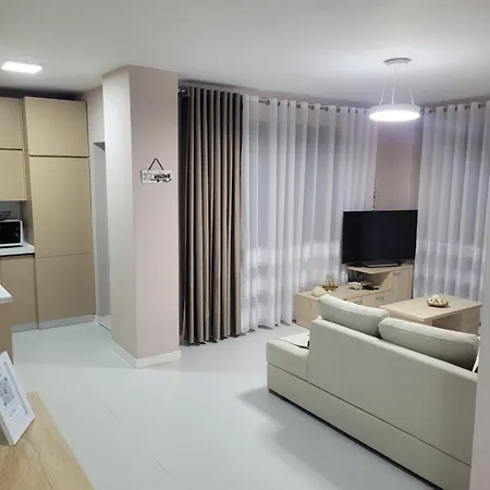 Apartamento Orange Golem (Tirana)