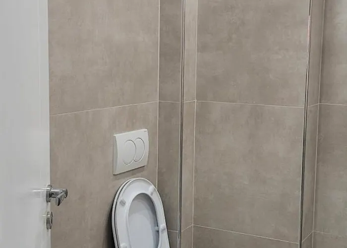 Orange * Golem (Tirana)